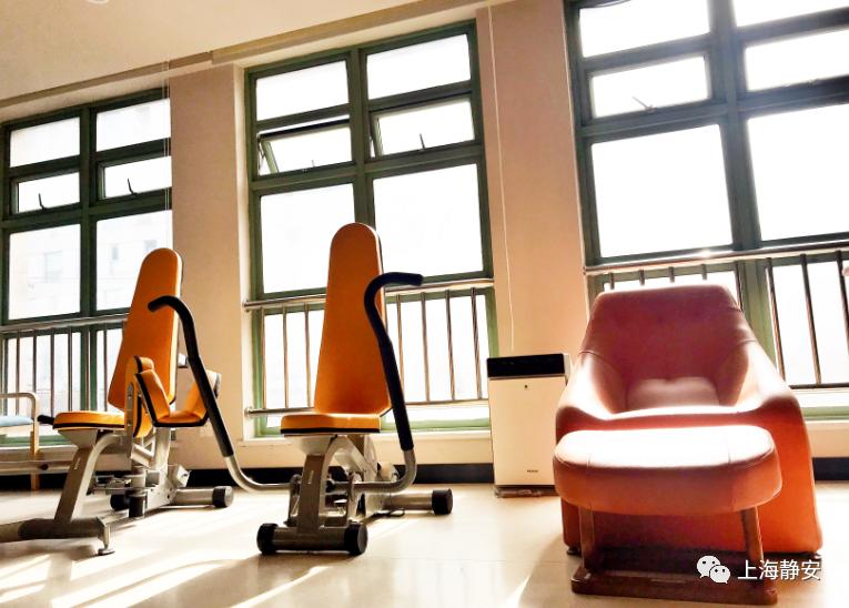 醫(yī)療、康復(fù)、生活照料……這些需求在家門(mén)口就能解決！靜安這里正打造“沒(méi)有圍墻的養(yǎng)老院”(圖7)