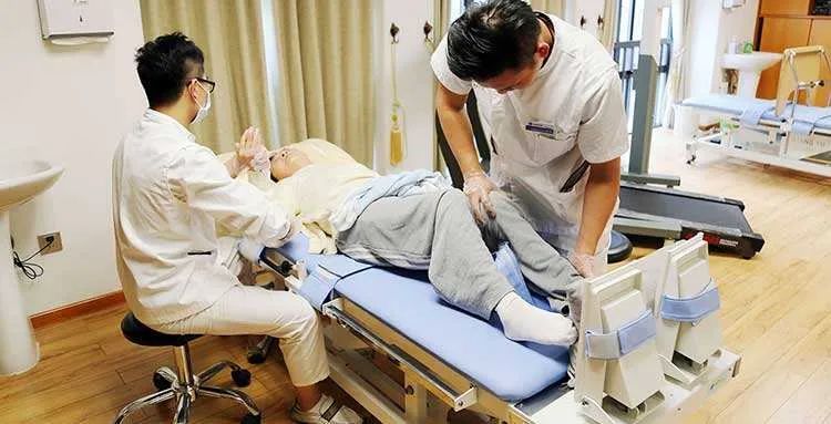 都叫“養(yǎng)老院”，差異卻很大，人過六十不知道會吃虧(圖1)