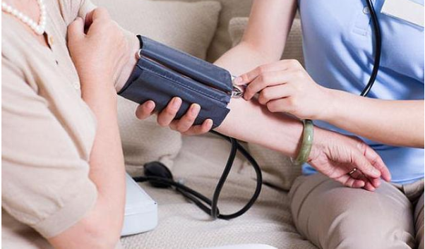 獨(dú)居老人突發(fā)疾病惹擔(dān)憂，捷徑智慧養(yǎng)老系統(tǒng)提供解決方案(圖1)