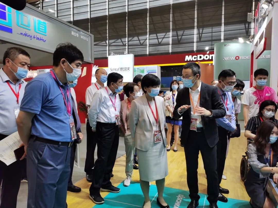 智慧養(yǎng)老，“智”在何處？上海市政協(xié)人資環(huán)建委開展專題考察(圖1)