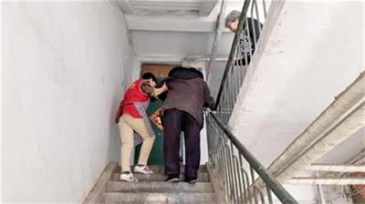 智慧養(yǎng)老飛入尋常百姓家！青島市北有137處居家養(yǎng)老服務(wù)站(圖2)